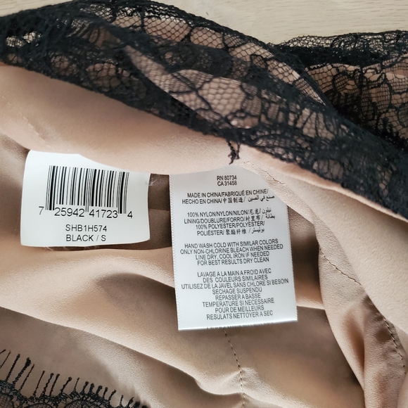 BCBG Black Lace Short Sleeve Crop Top - Small - Picture 5 of 6